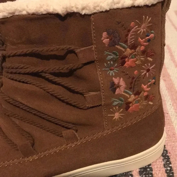 TOMS Dark Amber Faux Shearling Alpine Suede Boots - Picture 3 of 6